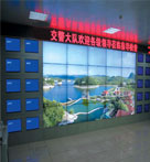 上部安裝顯示設備，可根據(jù)客戶使用臺式或液晶顯示器設計固定方法,可前后左右調節(jié).下部安裝19”機架，可安裝標準19”設備。
